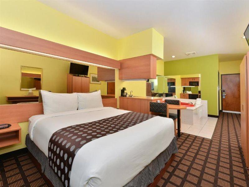 Microtel Inn & Suites By Wyndham Ft. Worth North/At Fossil Fort Worth Eksteriør bilde