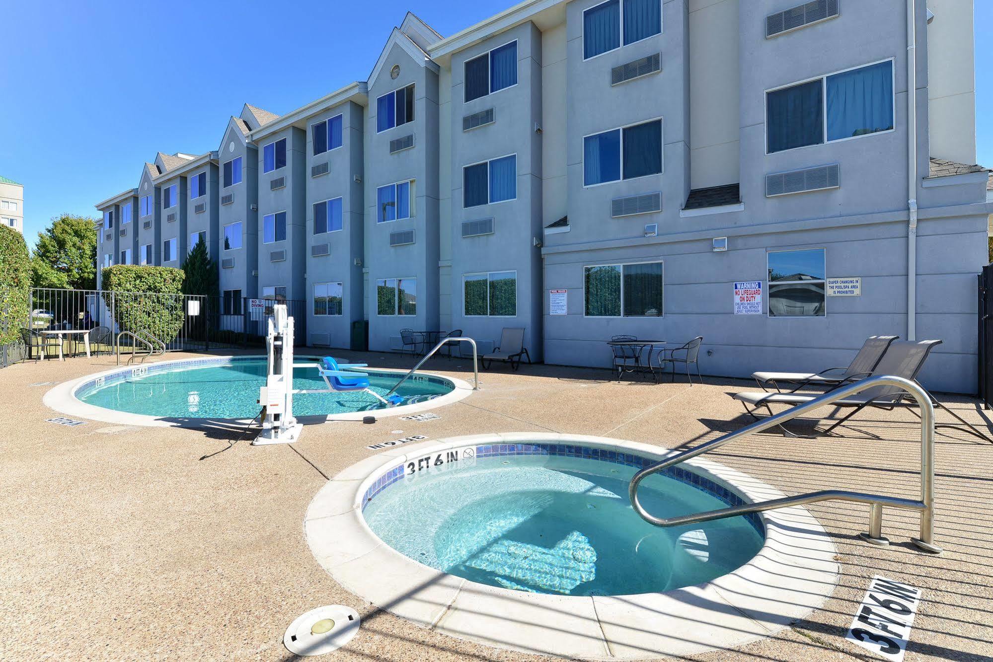 Microtel Inn & Suites By Wyndham Ft. Worth North/At Fossil Fort Worth Eksteriør bilde