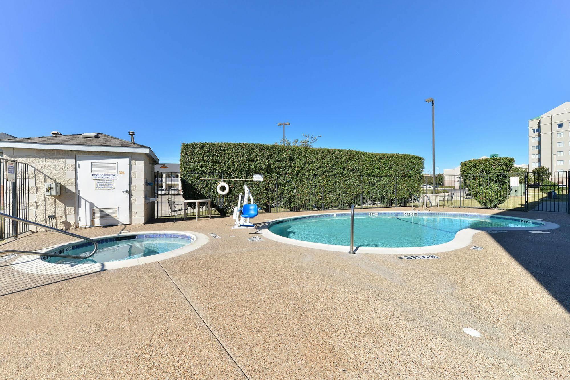 Microtel Inn & Suites By Wyndham Ft. Worth North/At Fossil Fort Worth Eksteriør bilde